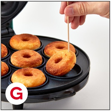 Dash - DDM007 - VERWENDUNG IHRES GERÄTS - Schritt 7 - Donuts entnehmen VERWENDUNG IHRES GERÄTS - Schritt 7 - Donuts entnehmen