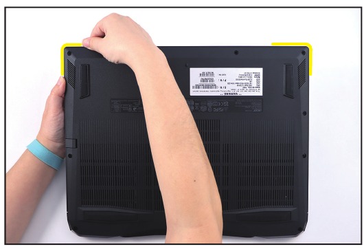 Acer - Nitro AN16-41 - Entfernung der Bodenabdeckung Entfernung der Bodenabdeckung