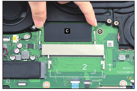 Acer - Nitro AN16-41 - Entfernung des DIMM-Moduls – Schritt 2 Entfernung des DIMM-Moduls – Schritt 2