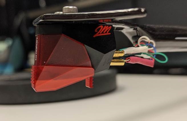 Pro-Ject Audio Systems - Debut Carbon - Nadelschutz am Tonabnehmer anbringen Nadelschutz am Tonabnehmer anbringen