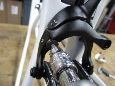 Trek - Madone 2013 - Einbau der Hinterradbremse – Schritt 2 Einbau der Hinterradbremse – Schritt 2