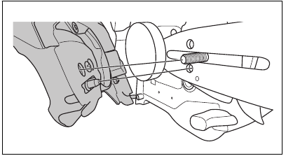 Husqvarna - T435 - Führungsschiene und Sägekette montieren – Schritt 2 Führungsschiene und Sägekette montieren – Schritt 2