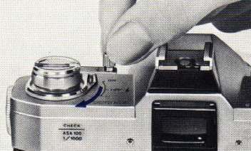 Canon - FTb - Film zurückspulen - Schritt 2 Film zurückspulen - Schritt 2