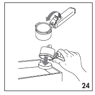 Kaffeesatz aus dem Filterhalter entfernen