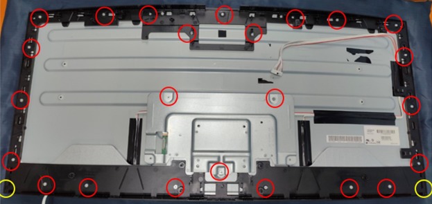 Ausbau und Austausch R&uuml;ckabdeckung &ndash; Schritt 9