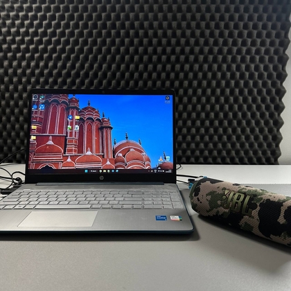 Kabel, das den JBL Flip 7 mit einem Windows-Laptop verbindet