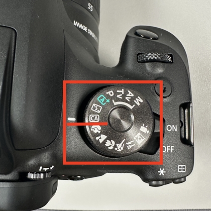 Moduswahlrad der Canon EOS 2000D auf Kreativ-Automatik eingestellt