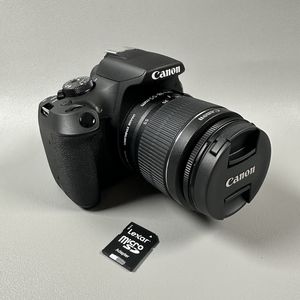 So legen Sie eine SD-Karte in Ihre Canon EOS 2000D ein