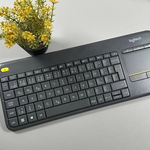 Logitech Wireless Touch Keyboard K400 - Batterien wechseln